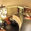 Square Small Luxury Hotel