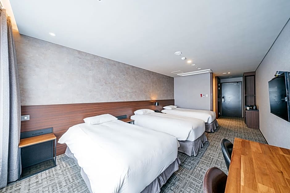 Hotel With City
