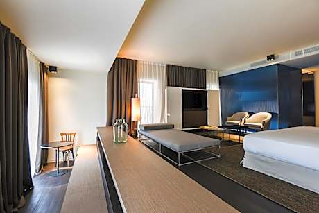 Suite with Lake View