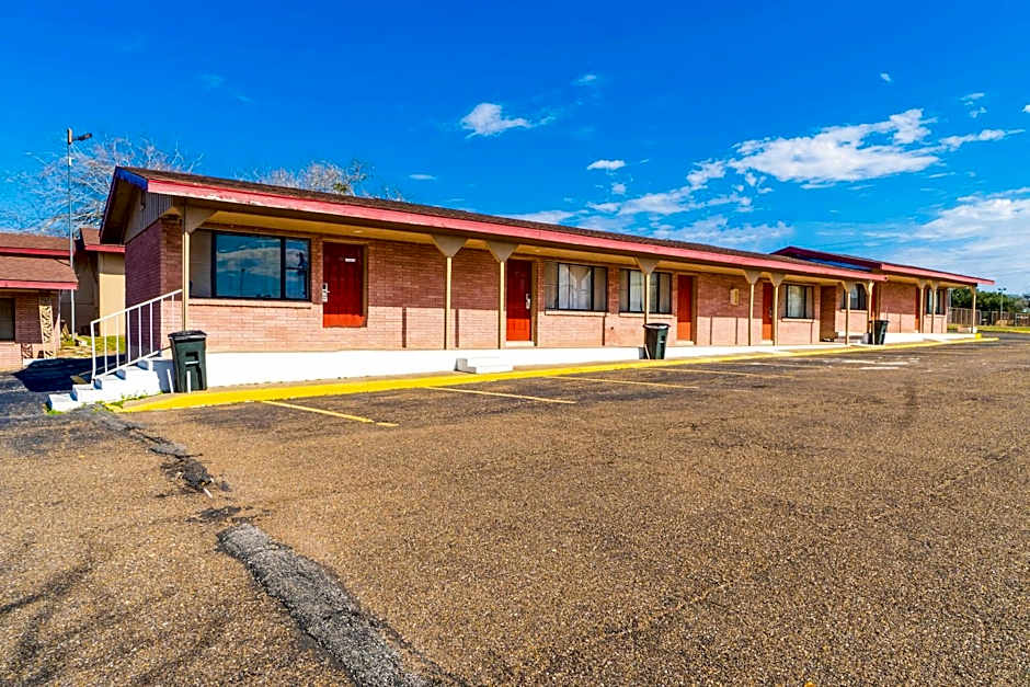 OYO Hotel Beeville -US 181
