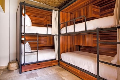 Bed in 6-Bed Mixed Dormitory Room