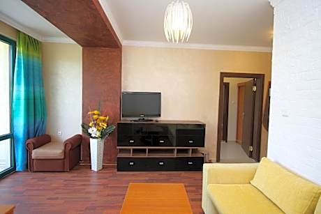 One-Bedroom Suite with Balcony