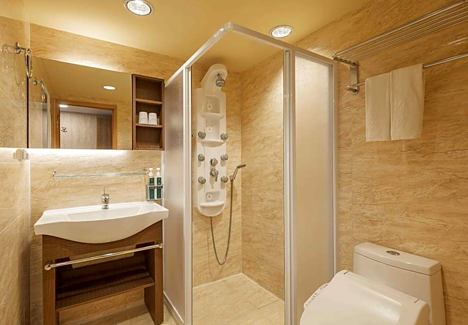 Kindness Hotel Tainan Chihkan Tower