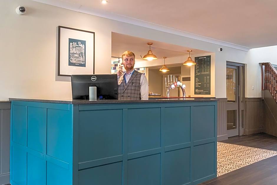 Almondsbury Inn & Lounge