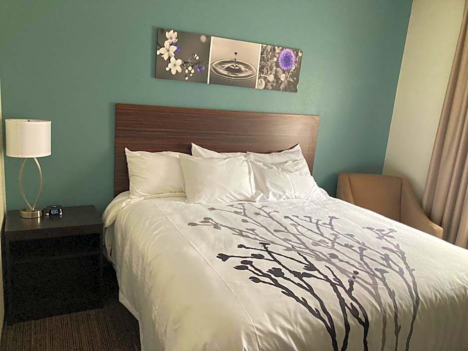 Sleep Inn & Suites
