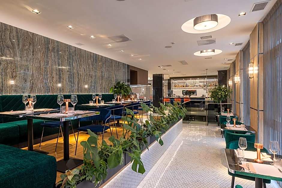 Silver Crown Hotel & Residence, Palace Quarter