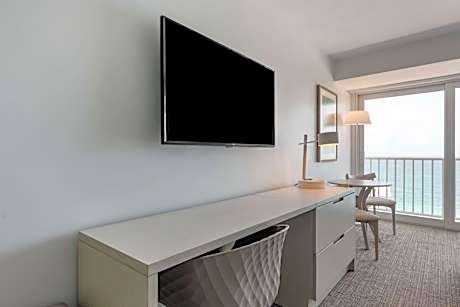 Oceanview- 2 Queen Beds Blue Tower