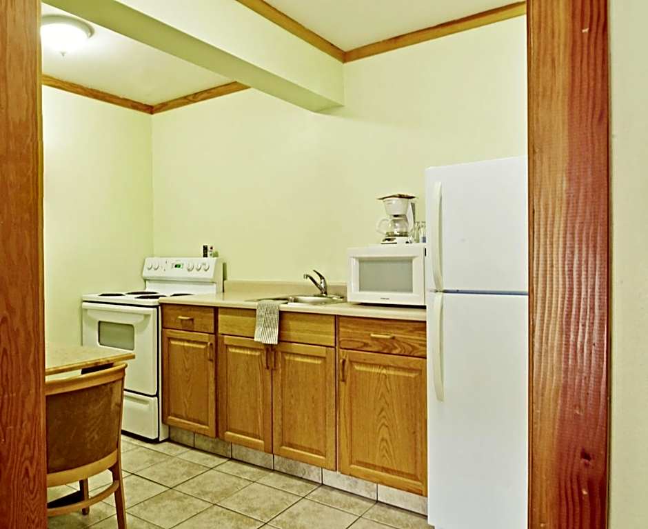 Travelodge by Wyndham Golden Sportsman Lodge