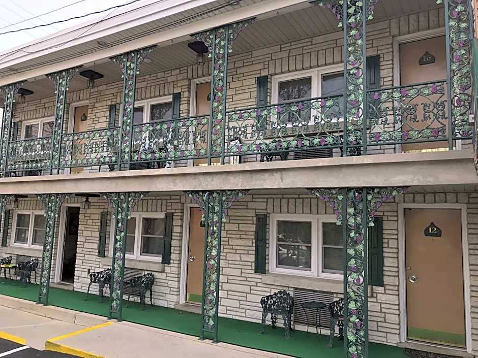 Simmons Motel and Suites