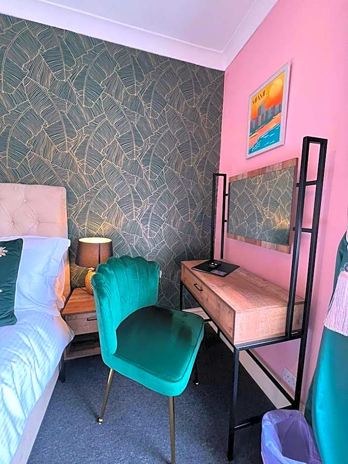 McGraths Hotel & Public Bar