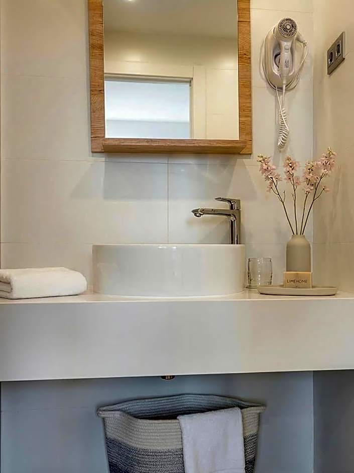 Limehome Barcelona Carrer de Fontcoberta - Digital Access