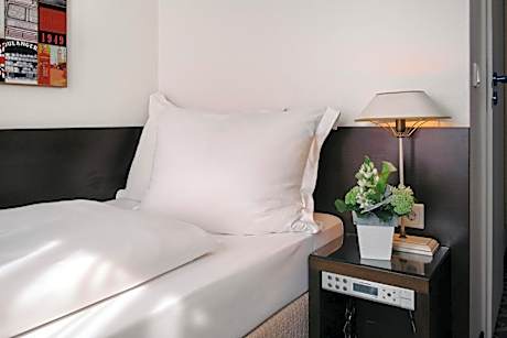 Officer Class Single Room