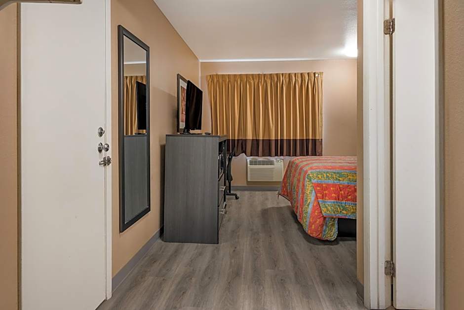 Knights Inn Grand Rapids East