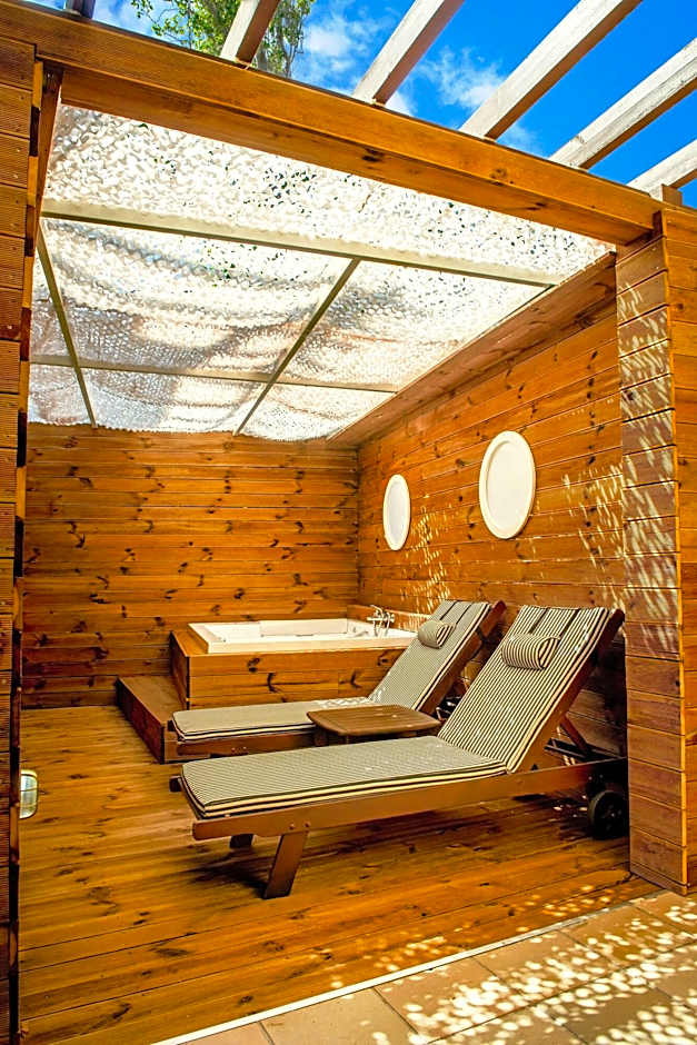 Elmi Suites Beach Hotel