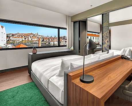 King One Bedroom Suite With River View