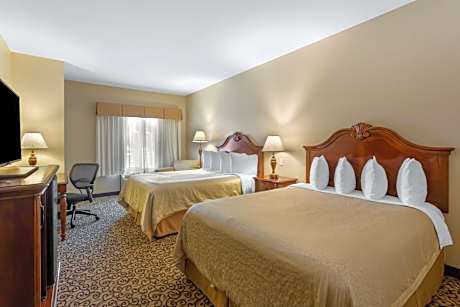 2 Queen Beds, Mobility Accessible, Communication Assistance, Roll In Shower, Non-Smoking, Full Break