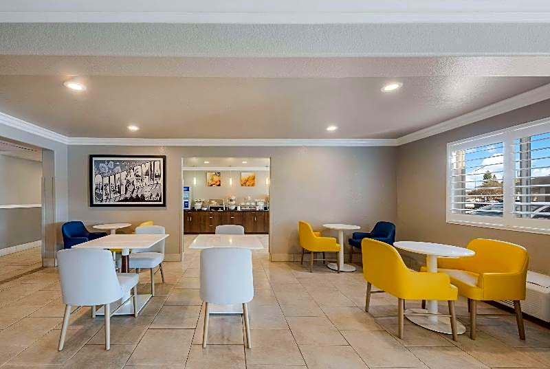 The Inn at 8435