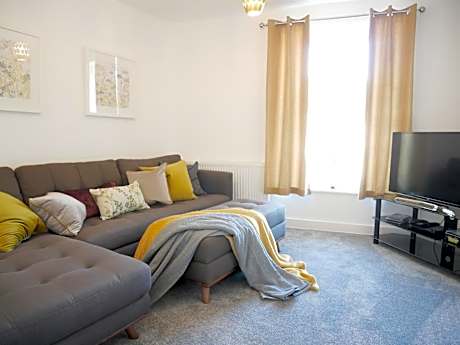 The Courtyard, 4 - Bed, Sleeps 6, Pets Welcome