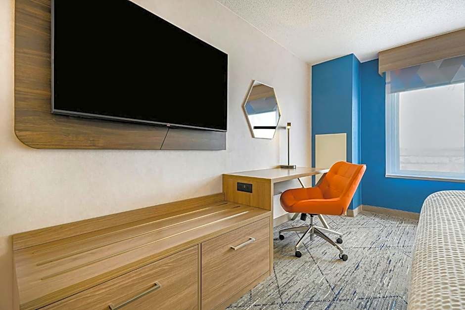 Holiday Inn Express & Suites Buffalo Airport By IHG