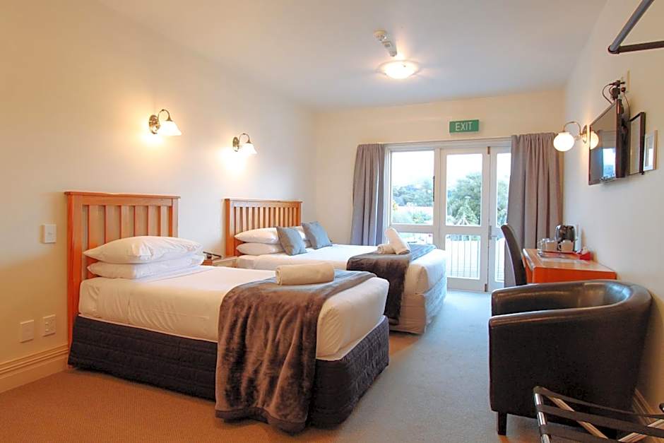 The Grand Hotel & Bar - Akaroa