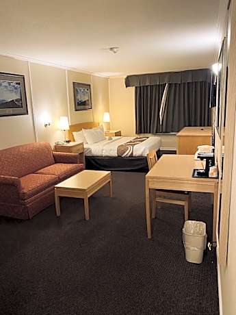 1 King Bed, Suite - Non-Smoking Exterior Building