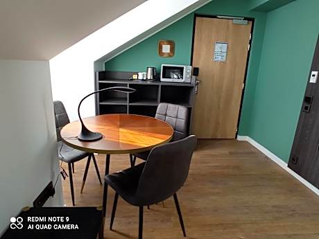 Studio 1 Double Bed 1 Single Bed