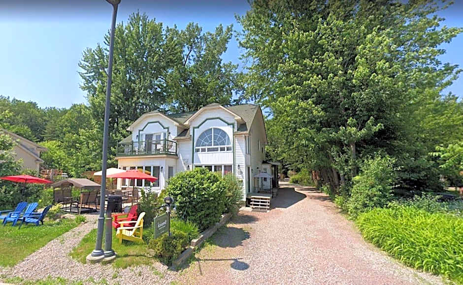 Kokomo Inn Tropical Riverfront B B