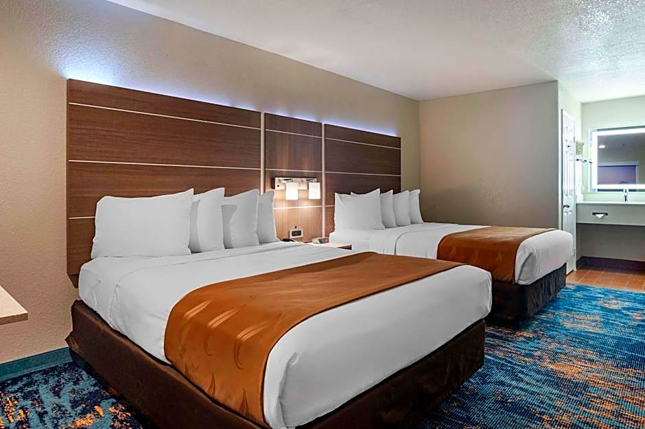 Zdjęcie 1 z 4 — 2 Queen Beds, Nonsmoking