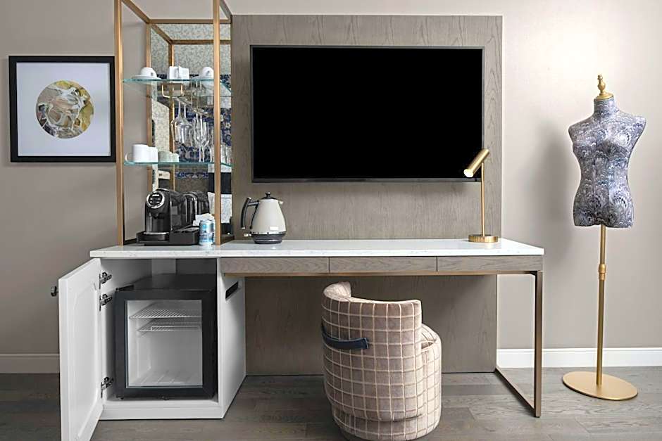 The Dorian, Autograph Collection