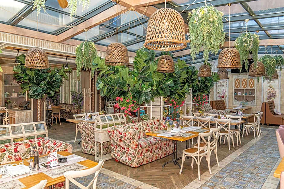 Cosmopolitan Hotel & Wellness