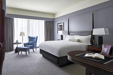 DELUXE, KING BED, ACCESSIBLE