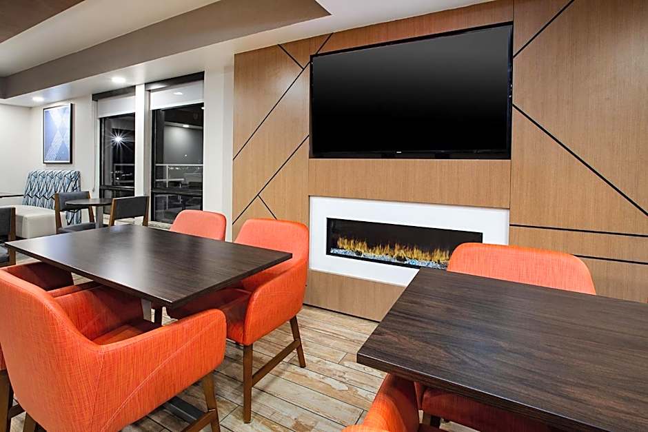 Holiday Inn Express & Suites Eden Prairie  Minneapolis By IHG