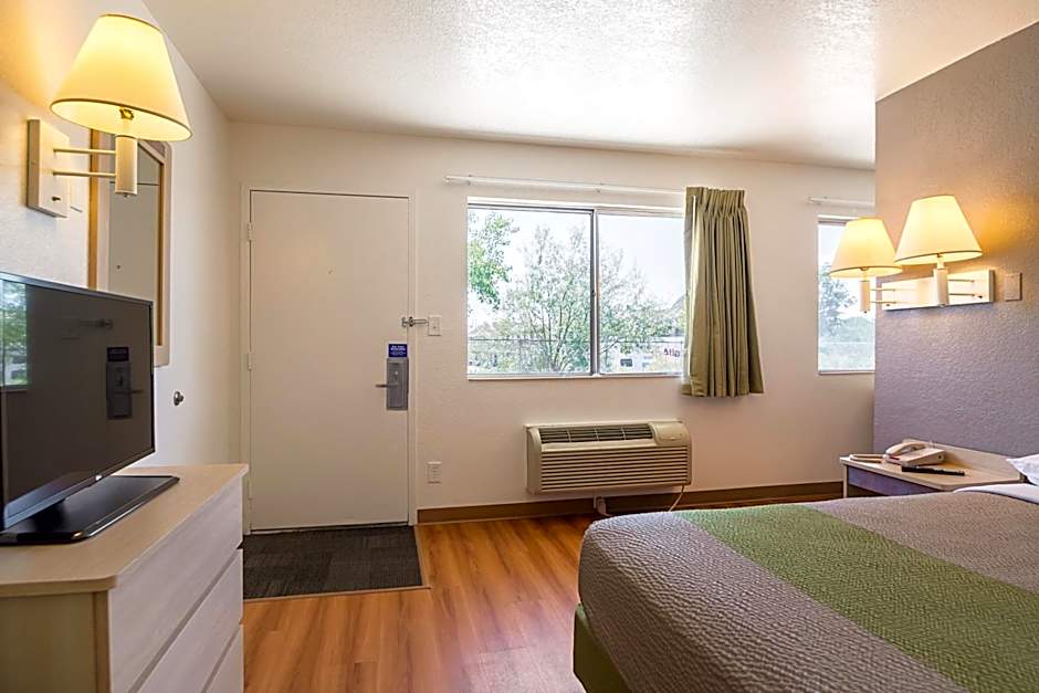 Motel 6-Pueblo, CO - I-25