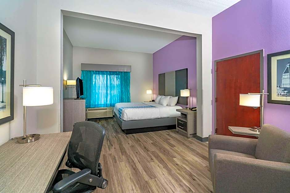 La Quinta Inn & Suites by Wyndham Clarksville