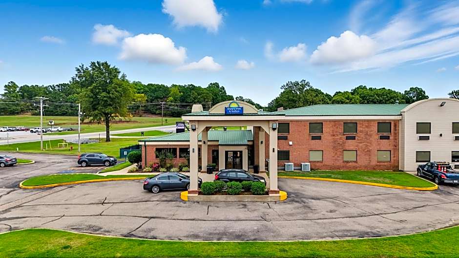 Days Inn & Suites by Wyndham Wynne