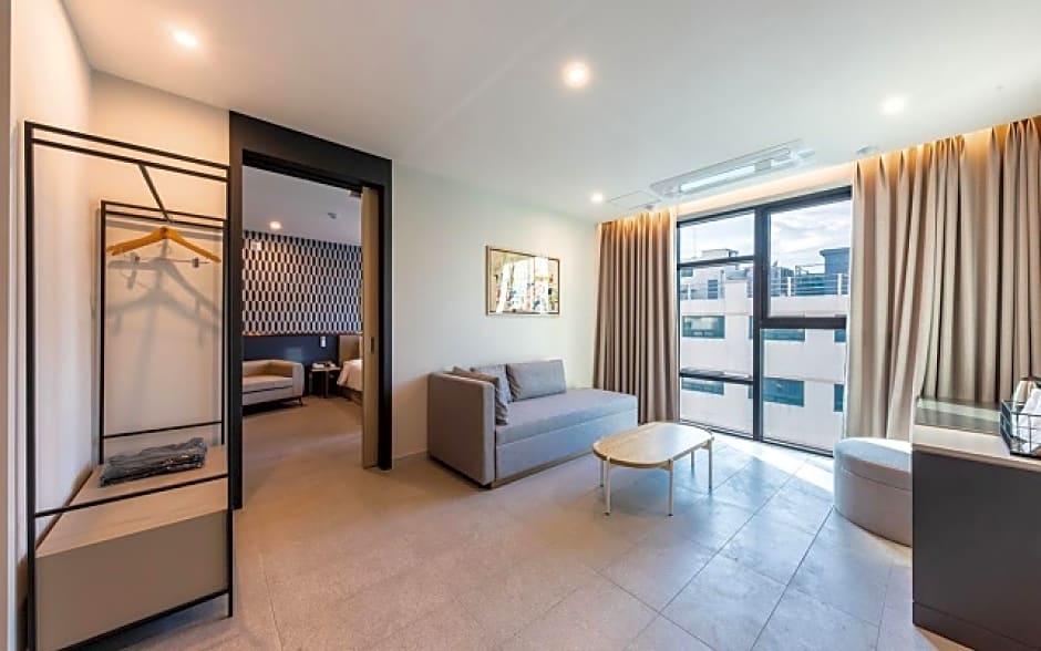 Brown-Dot Hotel Deokcheon