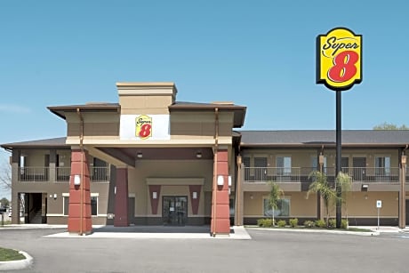 Super 8 by Wyndham Karnes City