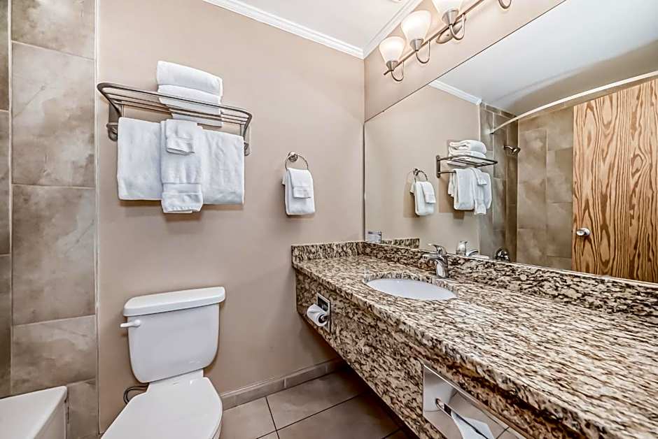 Invermere Inn & Suites
