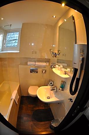 Triple Room with Bath