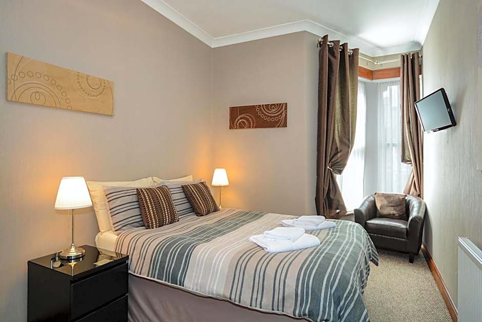 Tanes Hotel