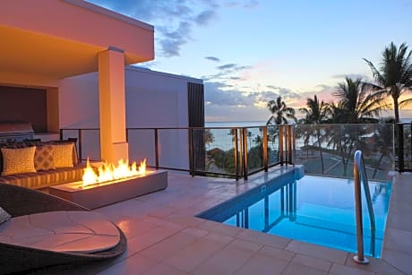 Three-Bedroom Ilikai Penthouse Villa with Ocean View, Two King and Two Queen Beds