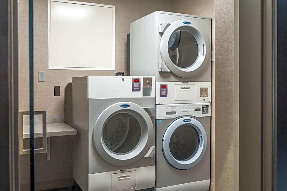 AC Hotel by Marriott Boston Cleveland Circle