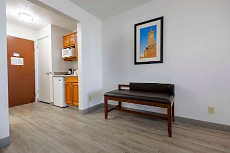 King Suite - Accessible/Non-Smoking