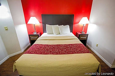 Deluxe Room with One Queen Bed Disability Access Non-Smoking