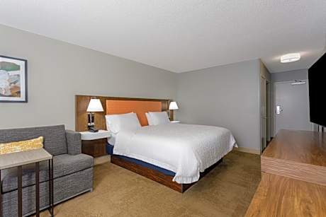 King Room with Sofa Bed and Study - Non-Smoking