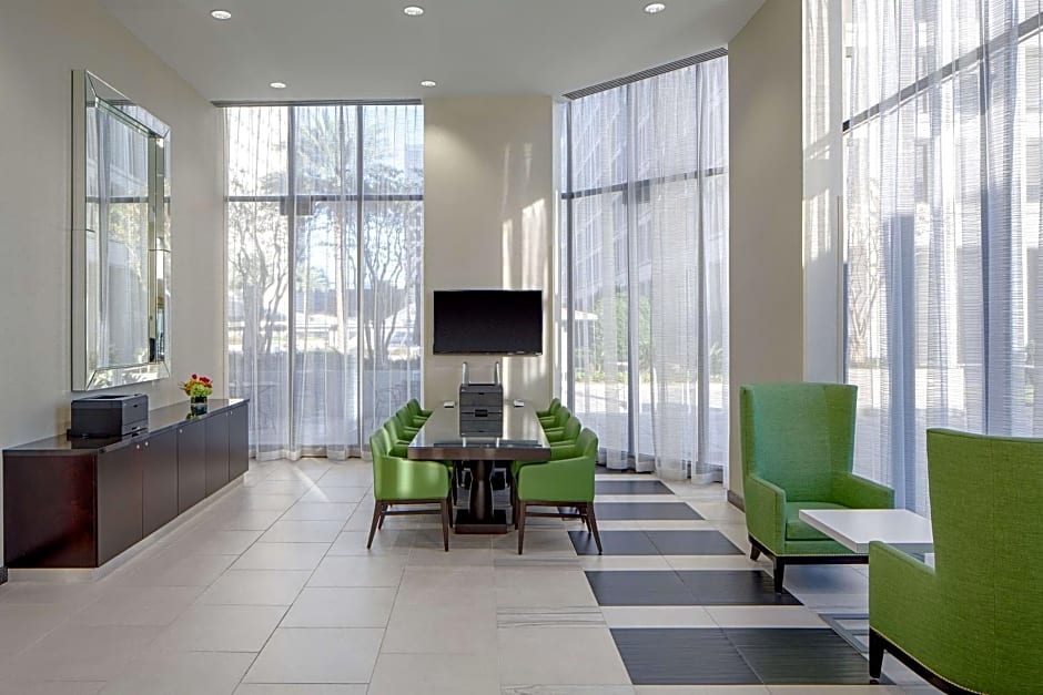 DoubleTree By Hilton Houston Greenway Plaza