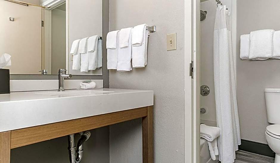 Country Inn & Suites by Radisson, Hampton Coliseum