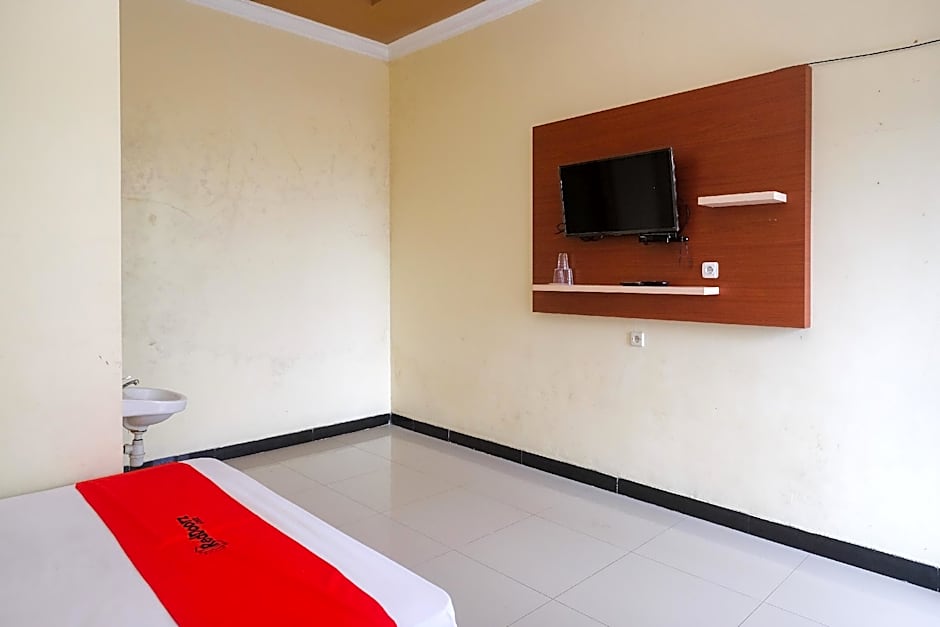 RedDoorz near Candi Sukuh Karanganyar