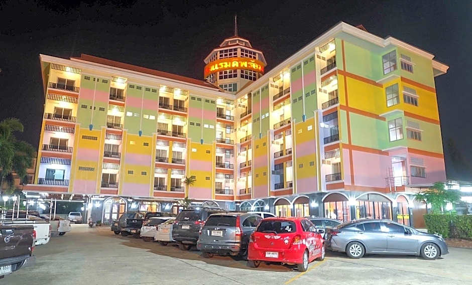 Dee Prom Hotel