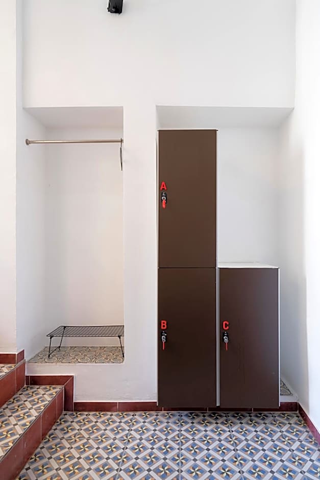 Home Youth Hostel by Feetup Hostels